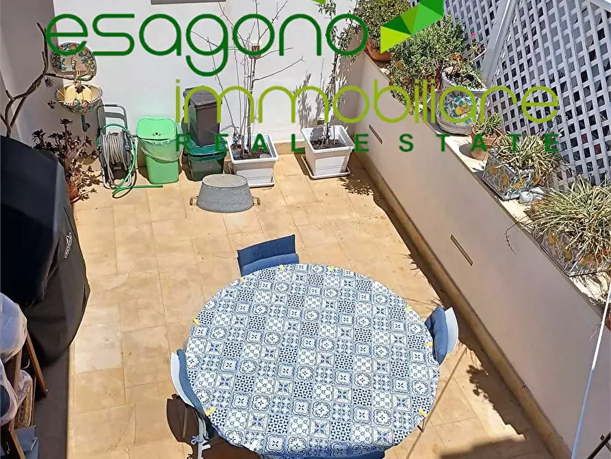 Immagine 27 di Stabile in vendita  a Siracusa