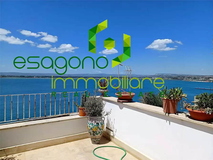 Immagine 9 di Stabile in vendita  a Siracusa