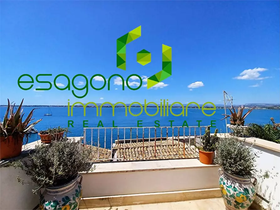 Immagine 15 di Stabile in vendita  a Siracusa