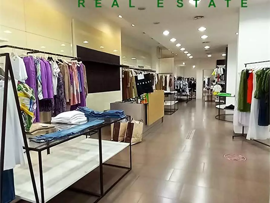 Immagine 9 di Negozio in vendita  a Siracusa