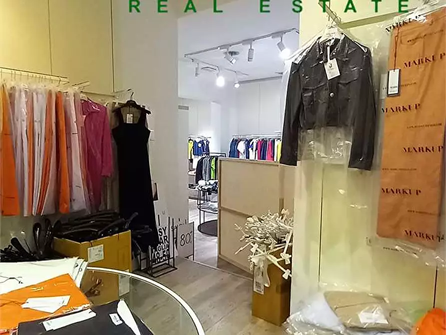 Immagine 17 di Negozio in vendita  a Siracusa