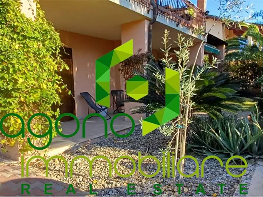 Immagine 2 di Villa in vendita  in Via Randone a Siracusa