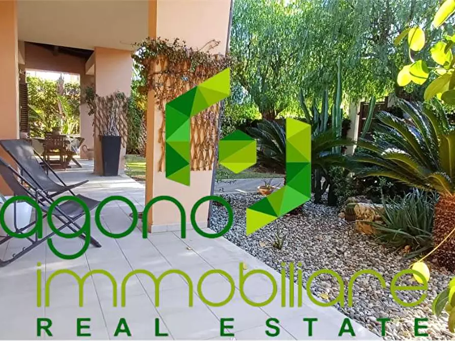 Immagine 4 di Villa in vendita  in Via Randone a Siracusa