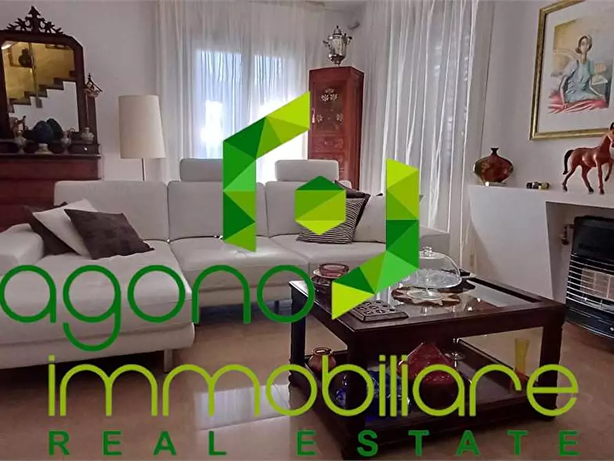 Immagine 15 di Villa in vendita  in Via Randone a Siracusa