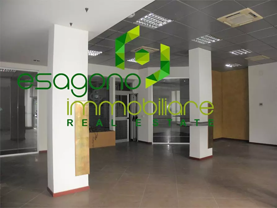 Immagine 4 di Negozio in affitto  in Viale Teracati a Siracusa