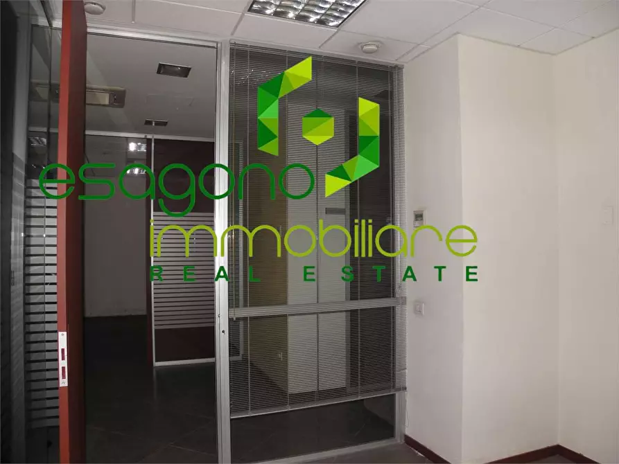 Immagine 11 di Negozio in affitto  in Viale Teracati a Siracusa