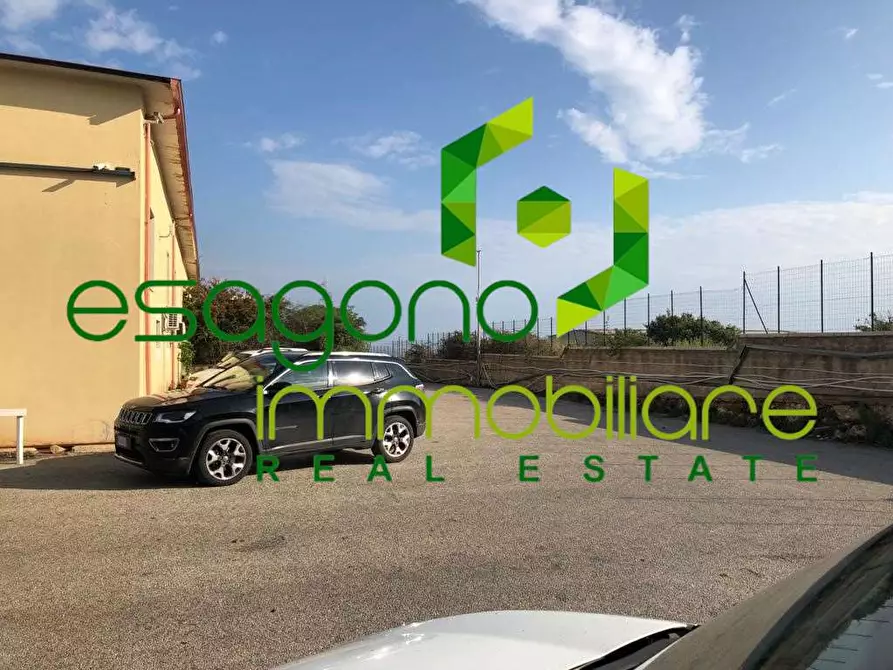 Immagine 2 di Capannone industriale in vendita  in targia a Siracusa