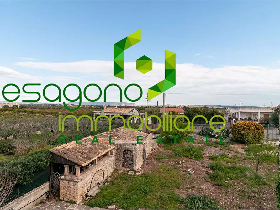 Immagine 11 di Villa in vendita  a Siracusa