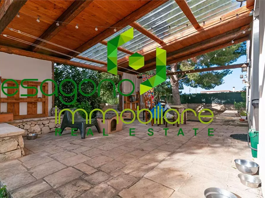 Immagine 4 di Villa in vendita  in Traversa Fontana Mortella a Siracusa