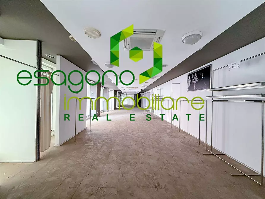 Immagine 1 di Negozio in vendita  a Siracusa