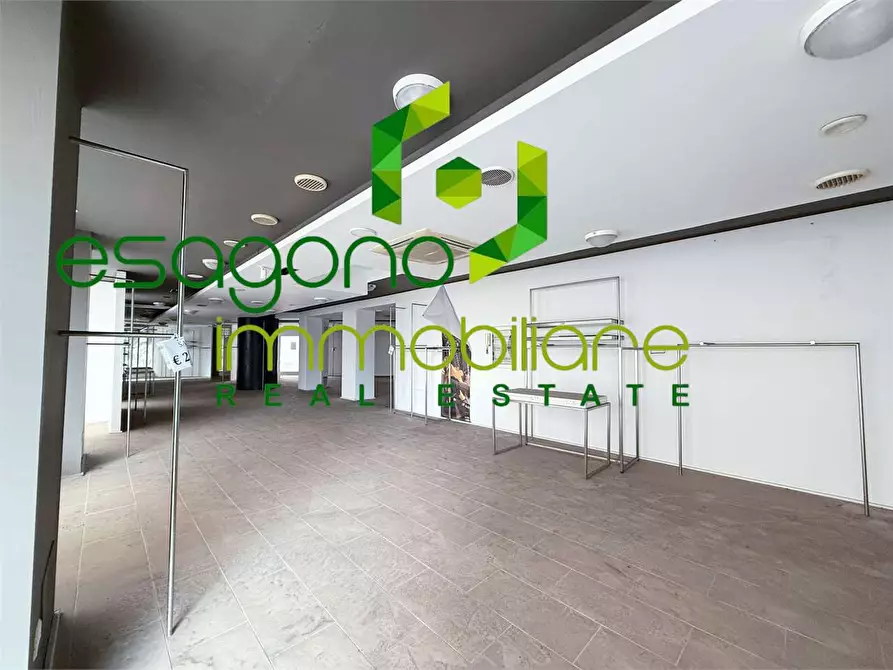 Immagine 2 di Negozio in vendita  a Siracusa