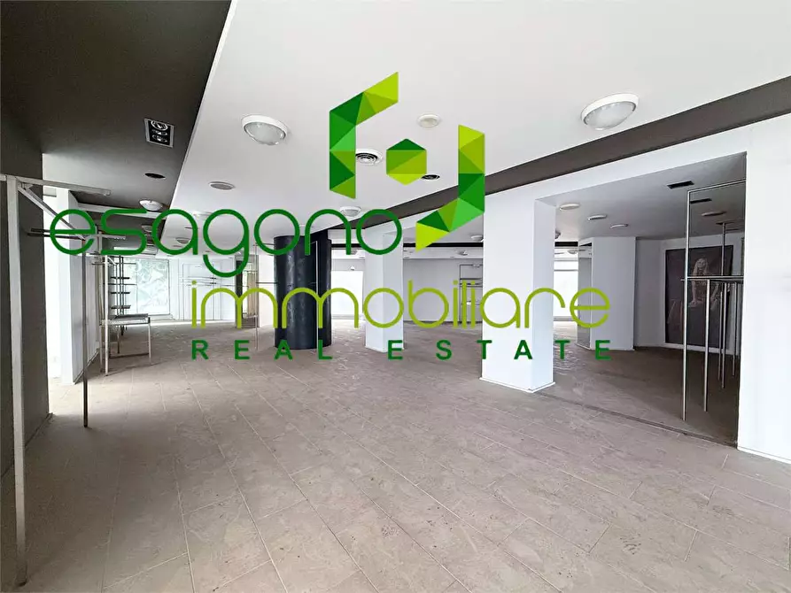 Immagine 4 di Negozio in vendita  a Siracusa