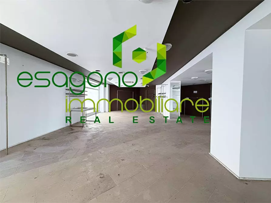 Immagine 5 di Negozio in vendita  a Siracusa