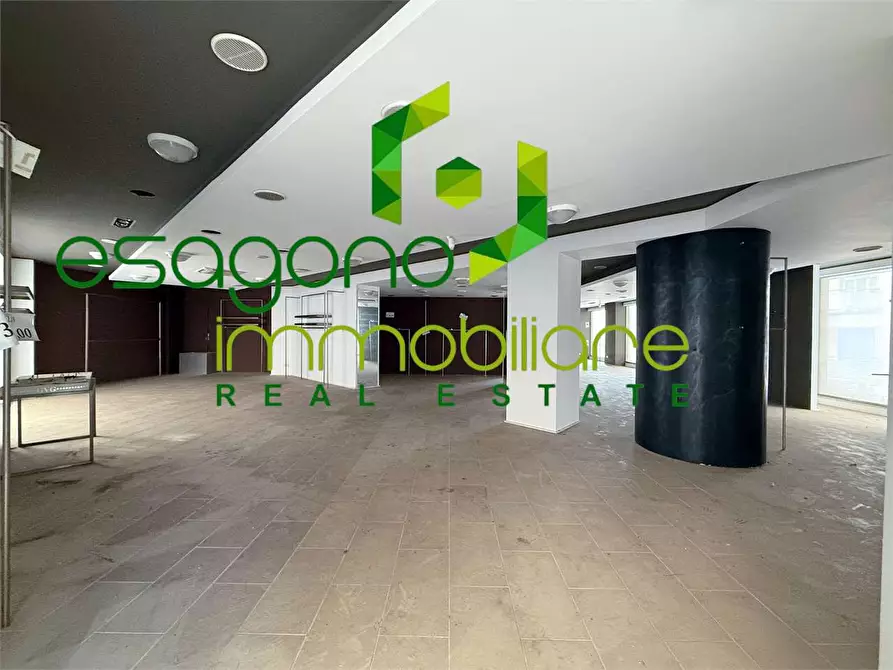 Immagine 8 di Negozio in vendita  a Siracusa