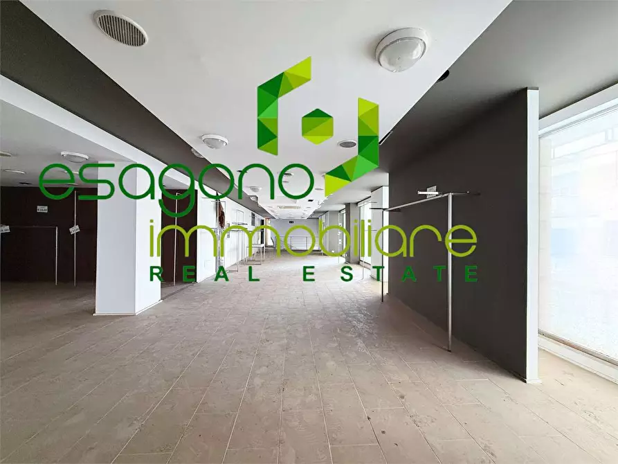 Immagine 9 di Negozio in vendita  a Siracusa