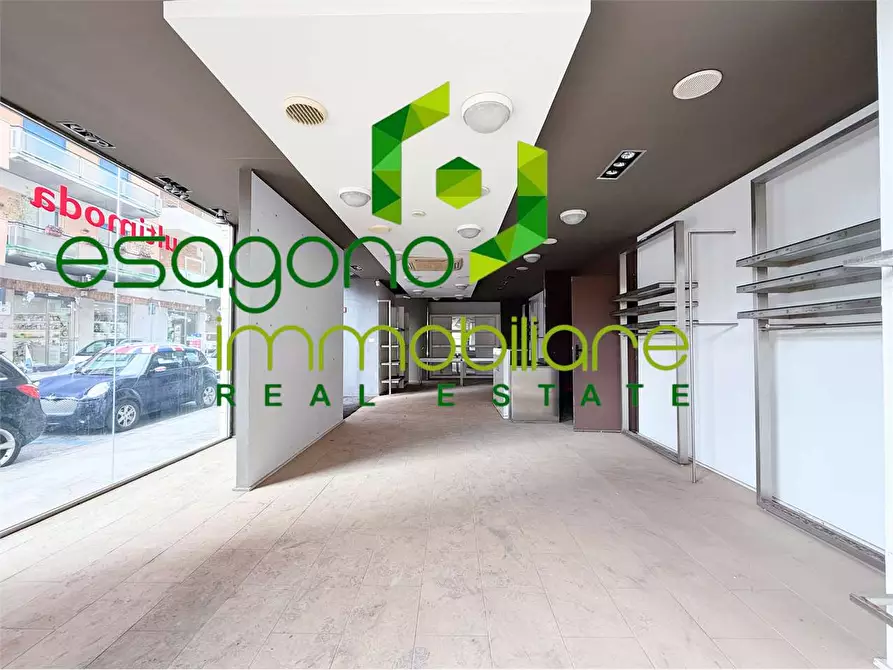 Immagine 14 di Negozio in vendita  a Siracusa