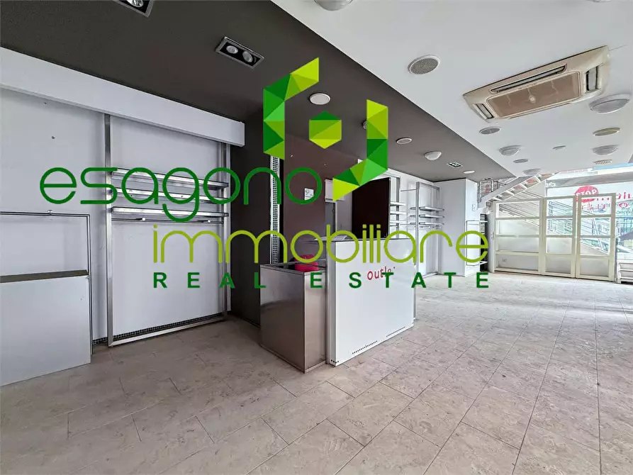 Immagine 18 di Negozio in vendita  a Siracusa