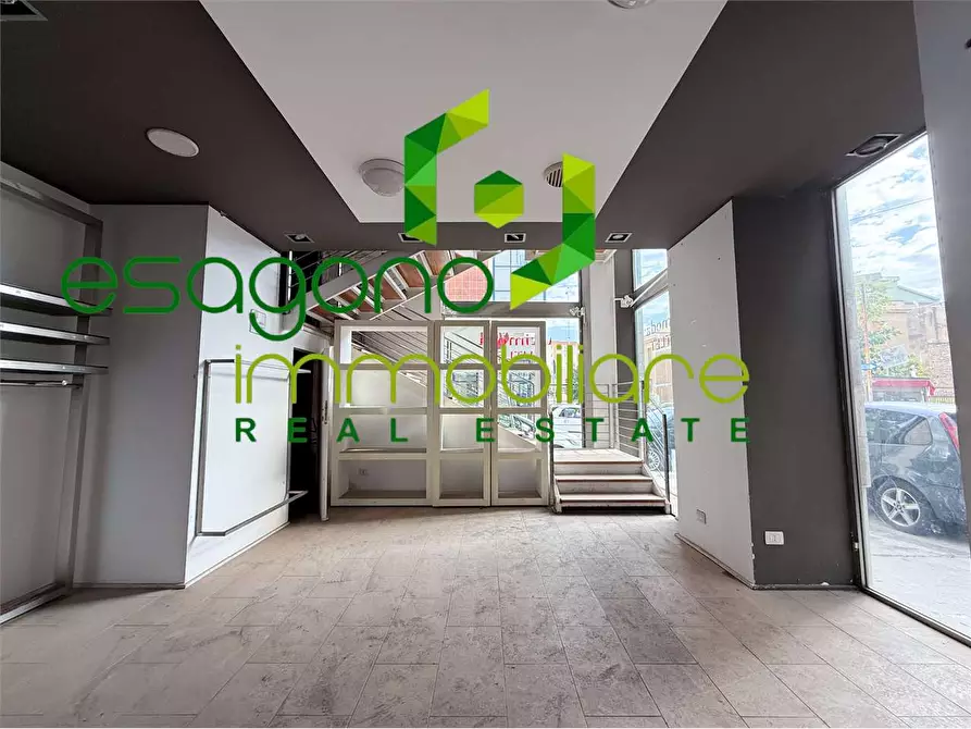 Immagine 19 di Negozio in vendita  a Siracusa