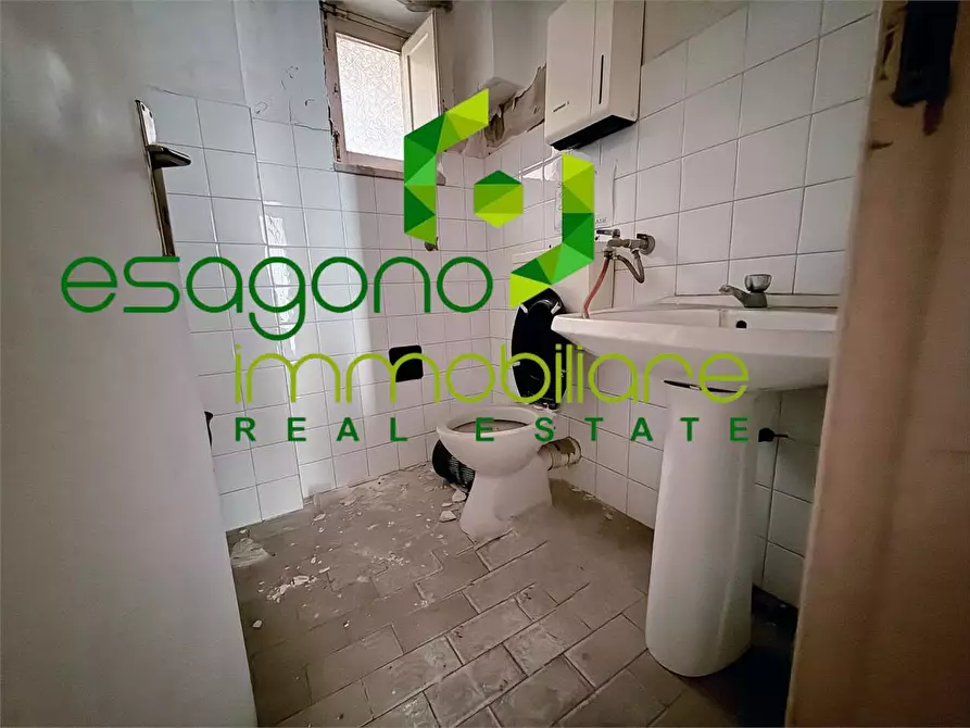 Immagine 20 di Negozio in vendita  a Siracusa