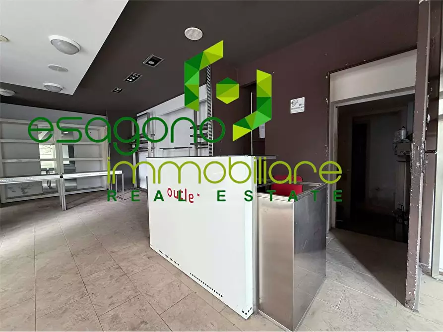 Immagine 21 di Negozio in vendita  a Siracusa