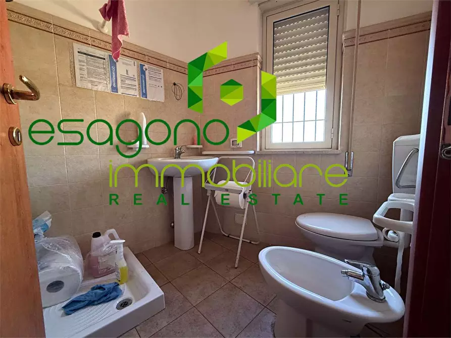 Immagine 10 di Capannone industriale in affitto  a Siracusa