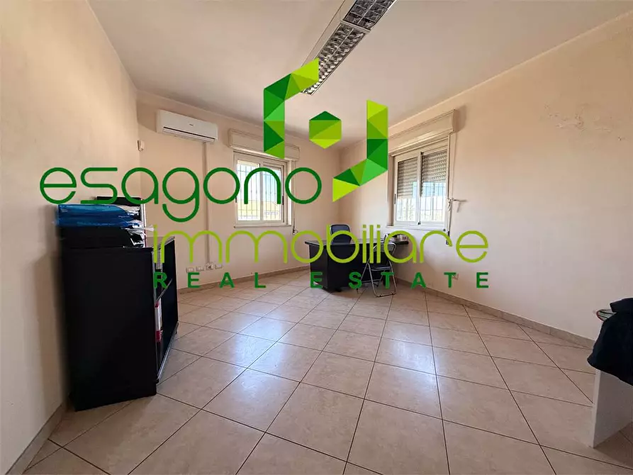 Immagine 11 di Capannone industriale in affitto  a Siracusa