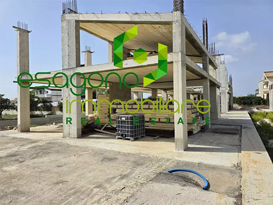 Immagine 1 di Villa in vendita  a Siracusa