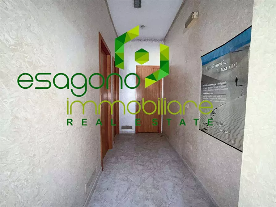 Immagine 8 di Negozio in vendita  a Siracusa