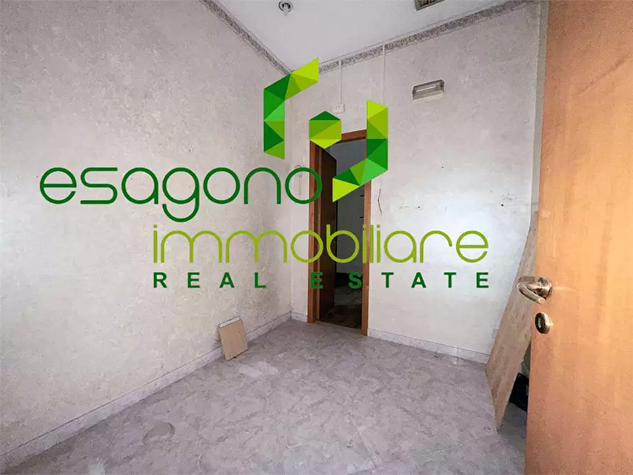 Immagine 9 di Negozio in vendita  a Siracusa