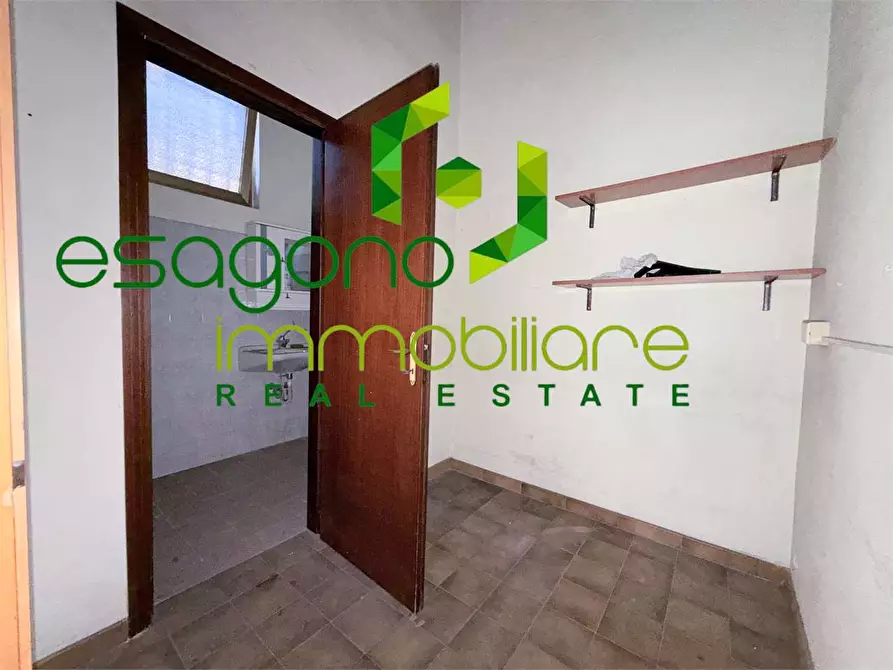 Immagine 10 di Negozio in vendita  a Siracusa