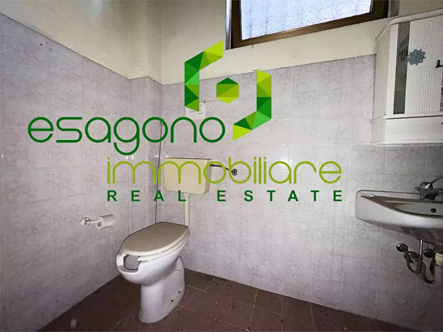 Immagine 13 di Negozio in vendita  a Siracusa