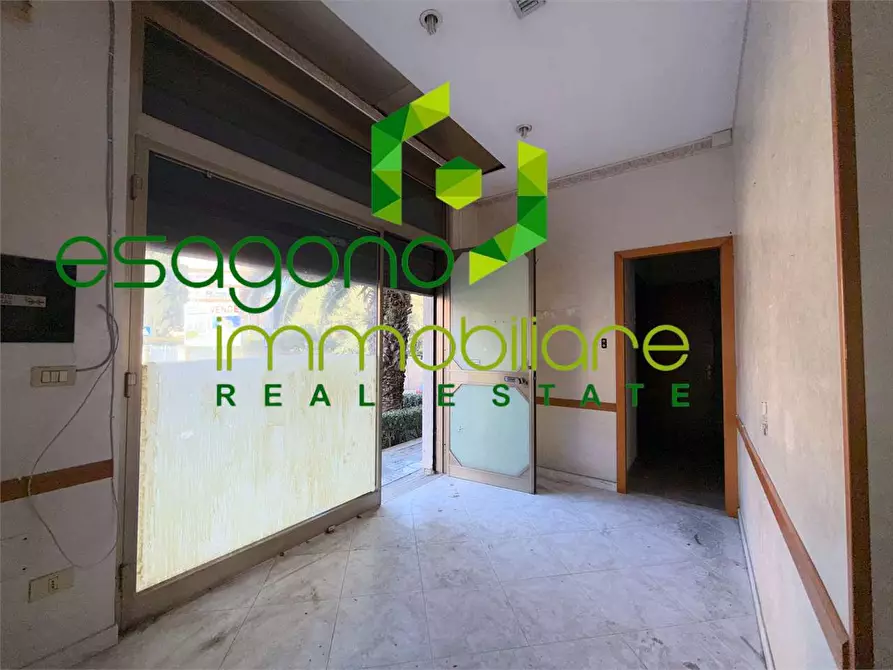 Immagine 1 di Negozio in vendita  a Siracusa