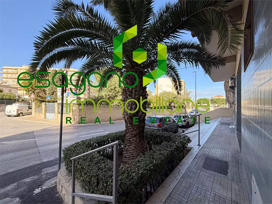 Immagine 15 di Negozio in vendita  a Siracusa