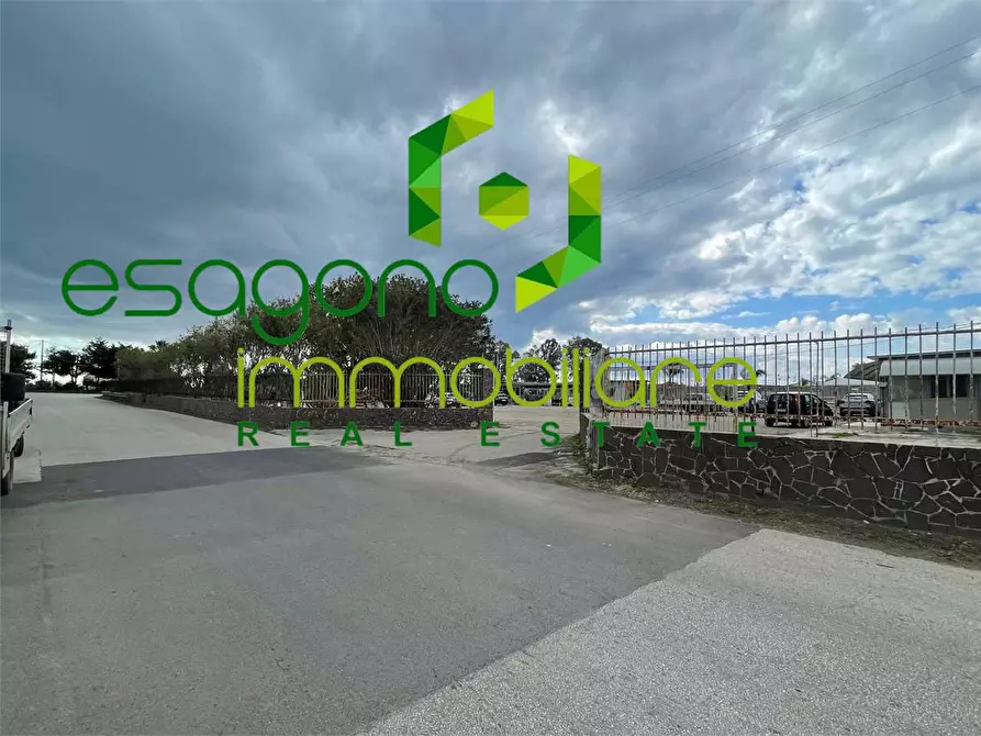 Immagine 2 di Capannone industriale in vendita  a Siracusa