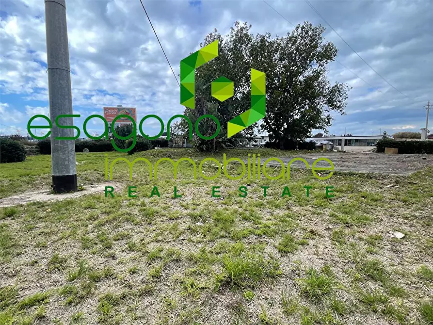 Immagine 5 di Capannone industriale in vendita  a Siracusa