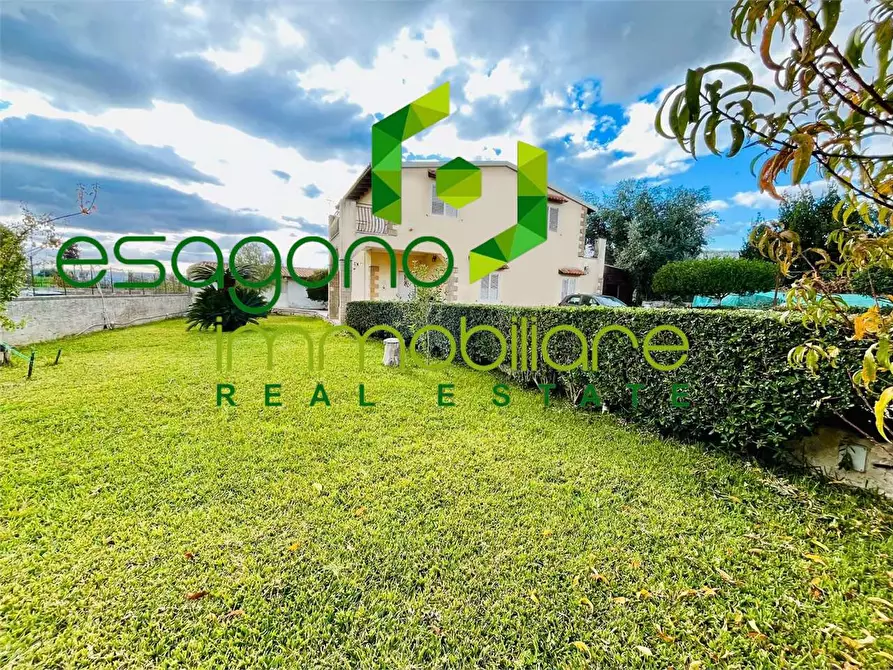 Immagine 18 di Villa in vendita  a Siracusa