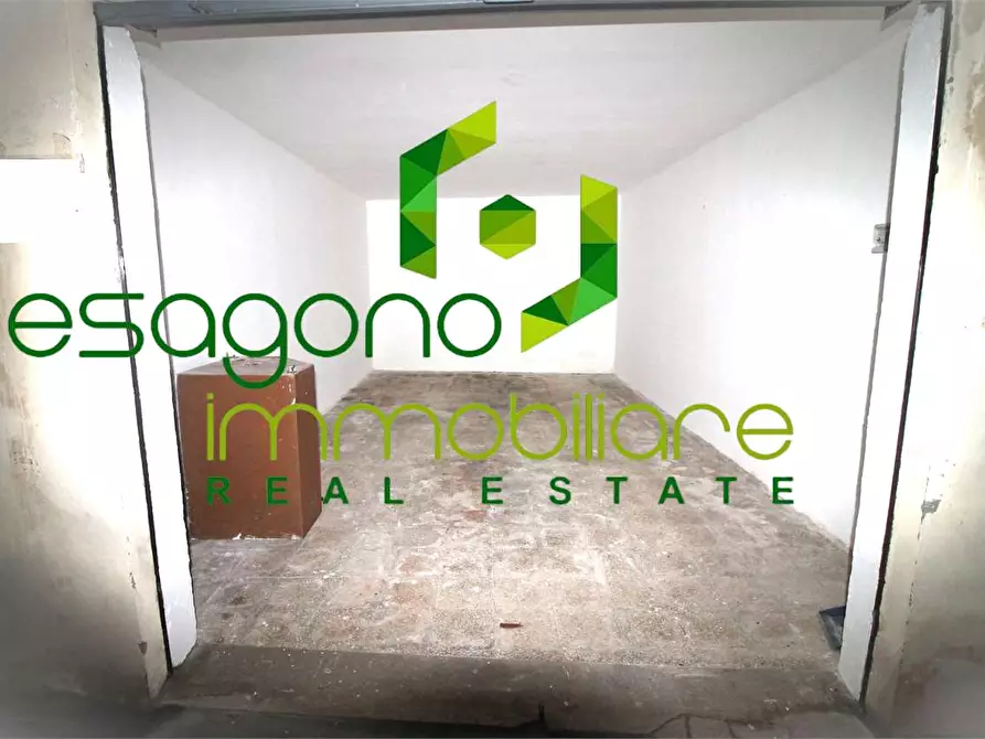 Immagine 1 di Garage in vendita  a Siracusa