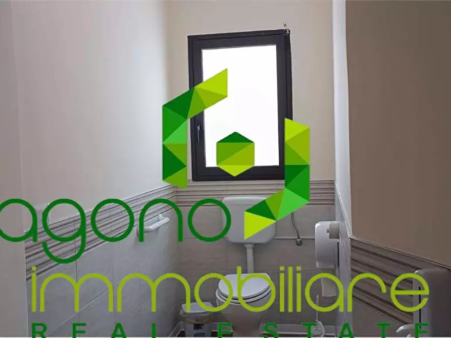 Immagine 9 di Negozio in vendita  a Siracusa