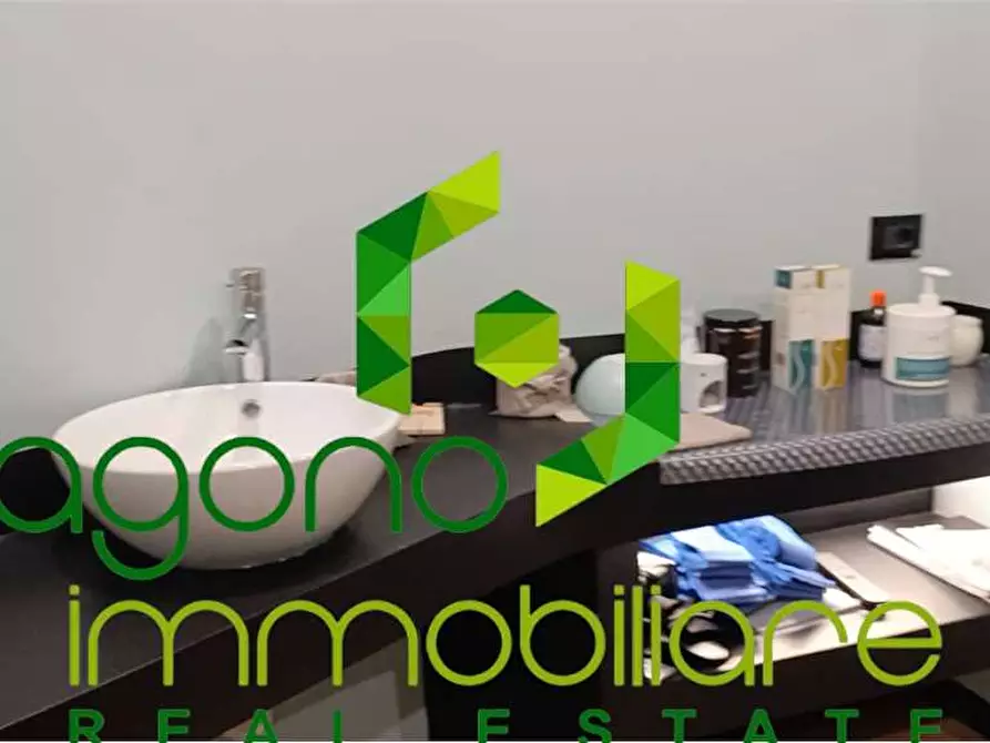 Immagine 10 di Negozio in vendita  a Siracusa