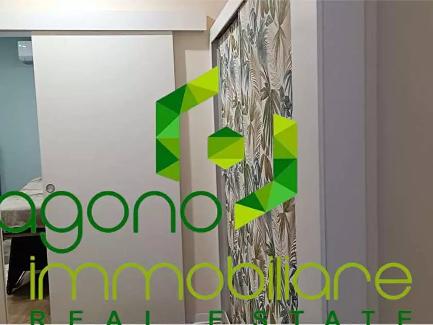 Immagine 13 di Negozio in vendita  a Siracusa