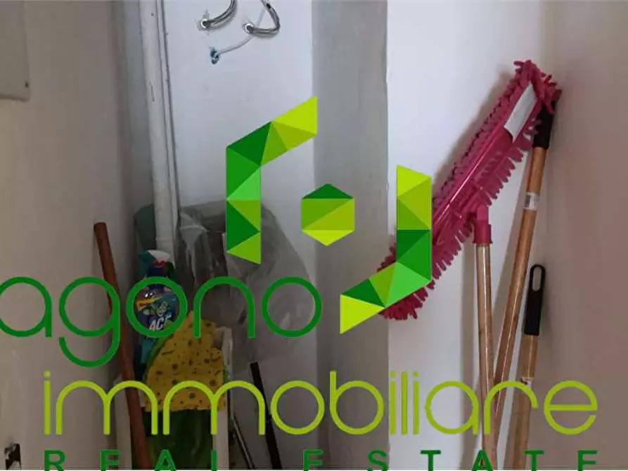 Immagine 14 di Negozio in vendita  a Siracusa