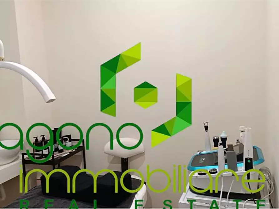 Immagine 15 di Negozio in vendita  a Siracusa