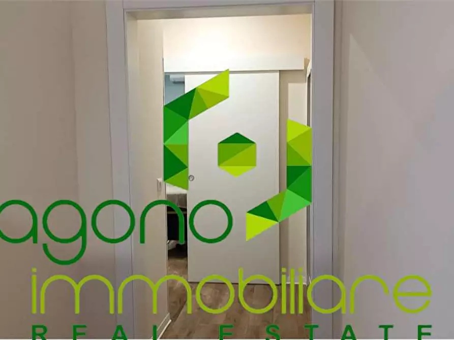 Immagine 20 di Negozio in vendita  a Siracusa