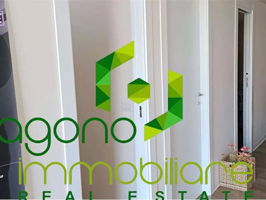 Immagine 22 di Negozio in vendita  a Siracusa