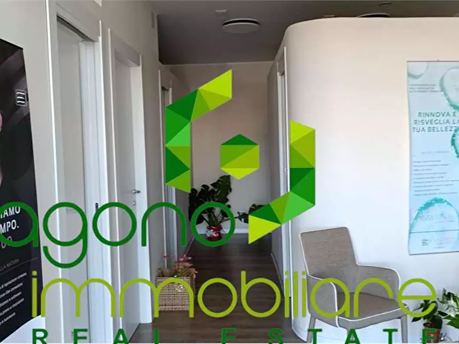 Immagine 26 di Negozio in vendita  a Siracusa