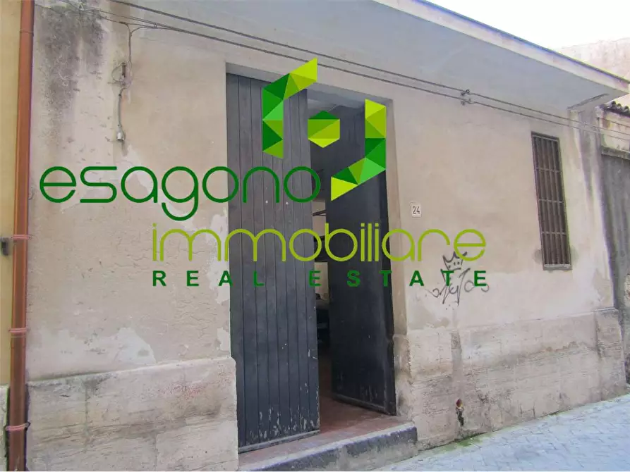 Immagine 2 di Magazzino in vendita  a Siracusa