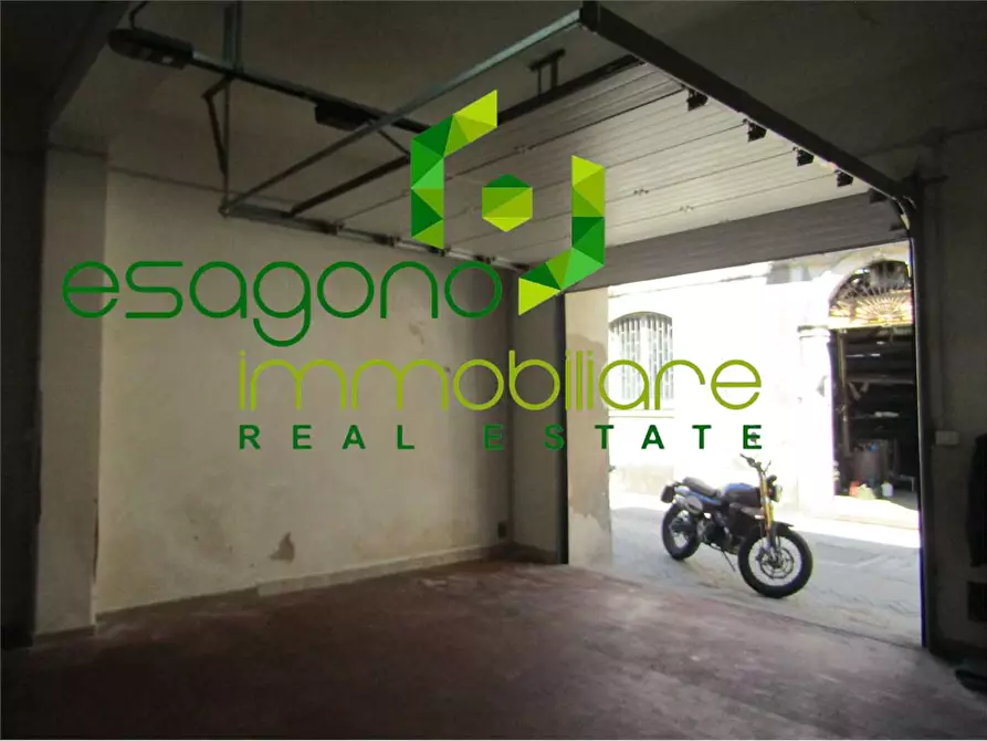 Immagine 1 di Magazzino in vendita  a Siracusa