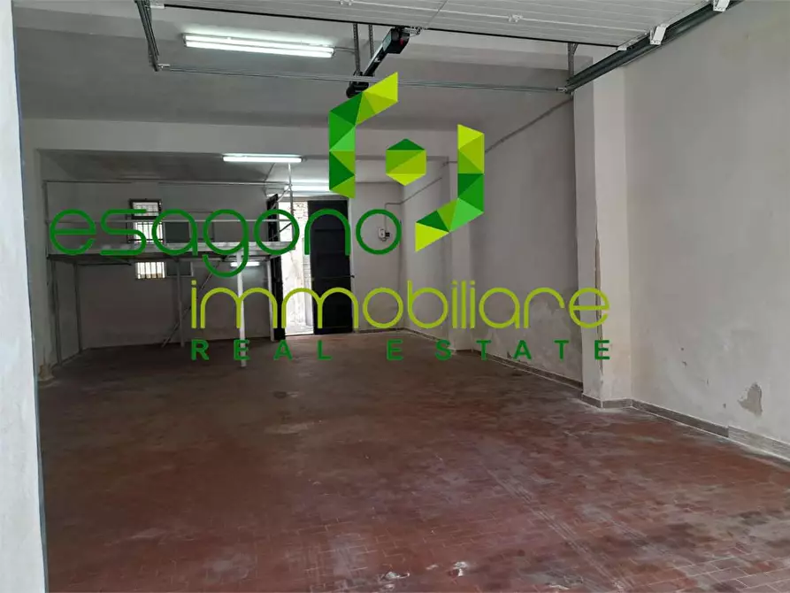 Immagine 2 di Magazzino in vendita  a Siracusa