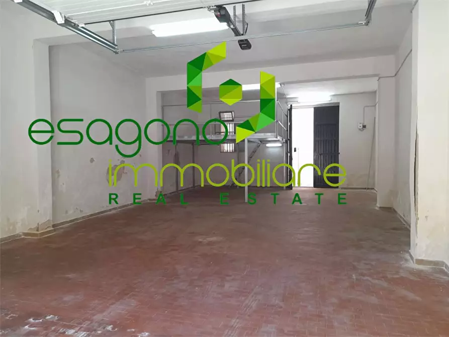 Immagine 3 di Magazzino in vendita  a Siracusa