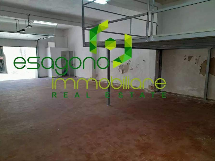 Immagine 4 di Magazzino in vendita  a Siracusa